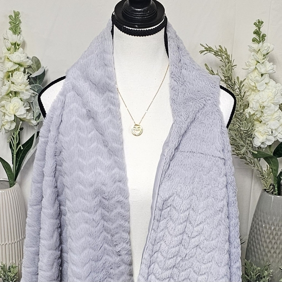 MARCUS ADLER NEW YORK | FAUX FUR WRAP VEST - NWT! - Picture 10 of 14